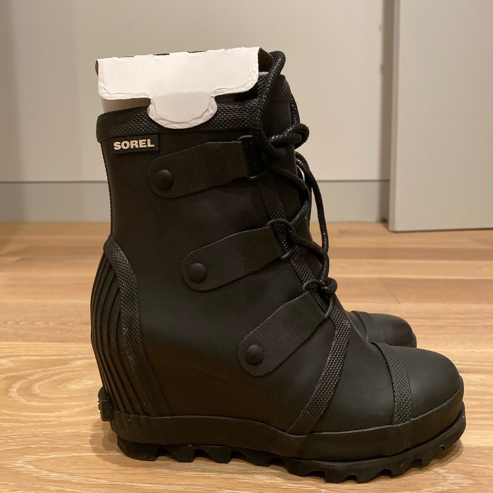 New!!! Sorel rain wedge!!!